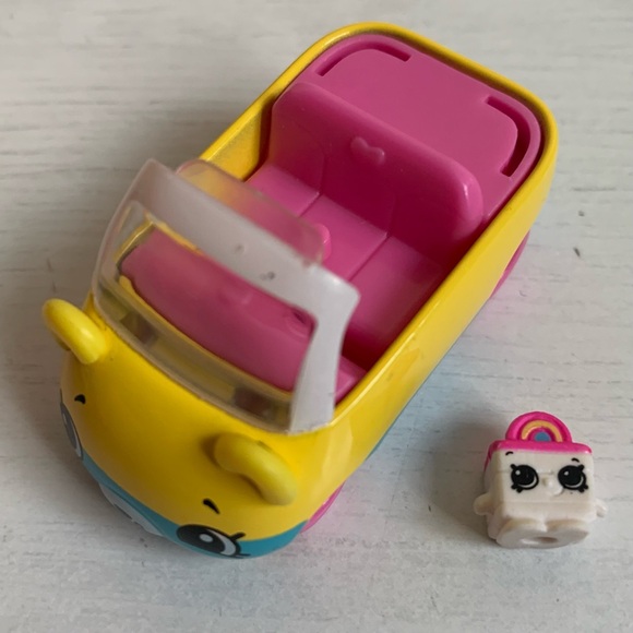 Shopkins Cutie Cars Cupcake Van and 12 Cars - Picture 8 of 16